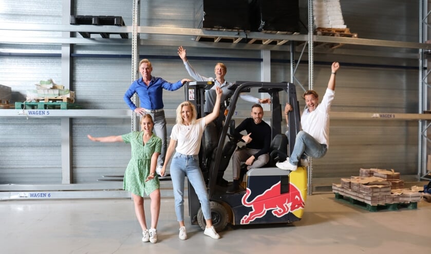 De heren van links naar rechts: Leo, Bas, Bram en René. De dames van links naar rechts: Demi en Melanie