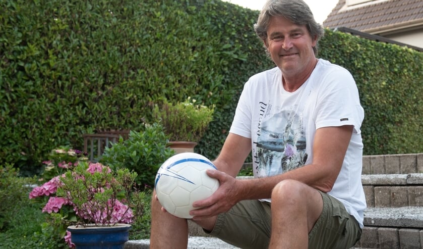 Hans Schot heeft een passie voor het keepersvak en is daar bijna dagelijks mee bezig. (Foto: Roel van Dorsten)