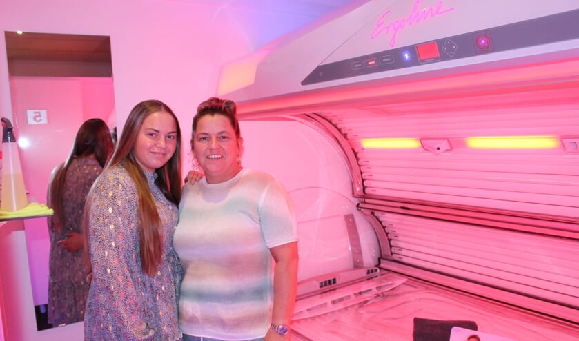 Nancy met haar dochter Chelsey. (Foto: EvE)