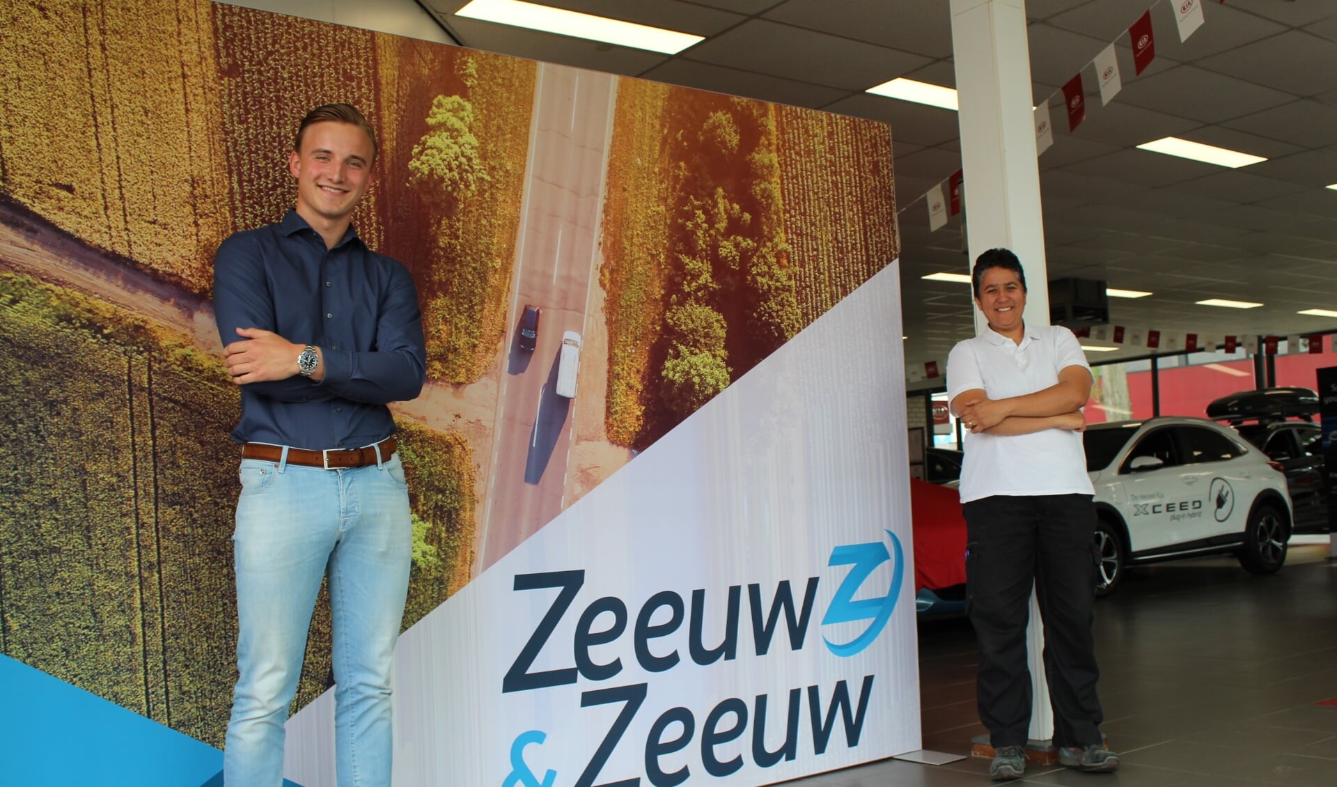 Sam (l) en melanie komen het team van Zeeuw en Zeeuw Kia Delft versterken. 
(Foto: EvE) 