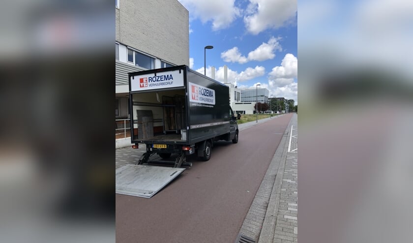 Rozema Verhuurbedrijf is tevreden met de nieuw bestickerde bus!