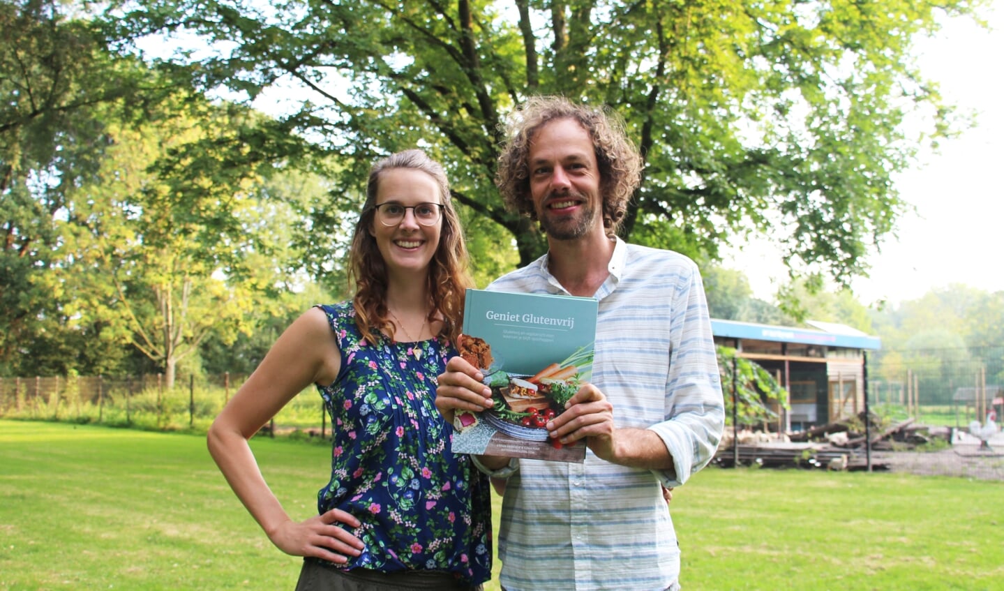 Ilona en Stefan met hun nieuwe boek: Geniet Glutenvrij