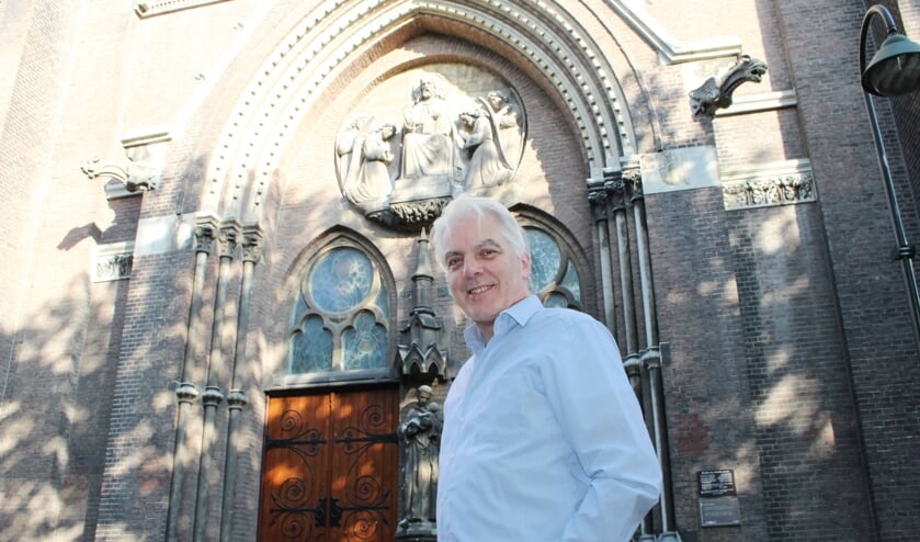 Barry Raaijmakers vertelt graag over de Maria van Jessekerk.