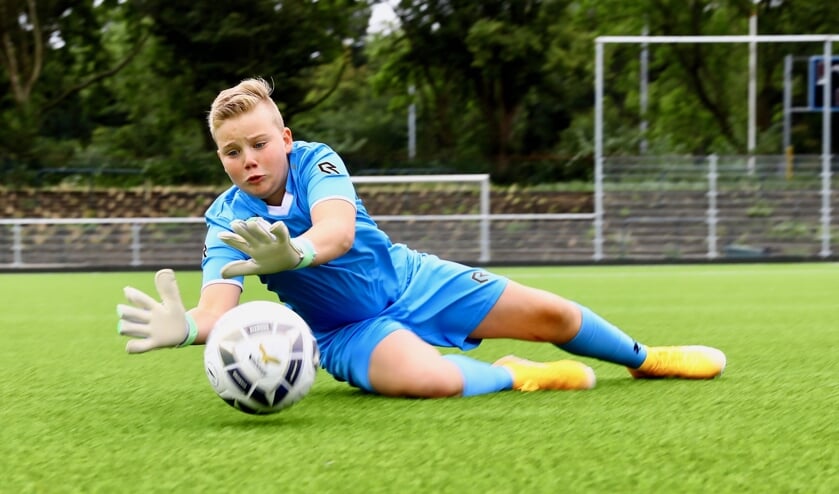 Lucas maakt als keeper een stormachtige ontwikkeling door (Foto: Koos Bommelé)