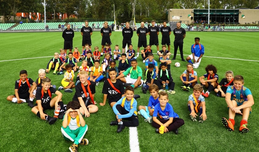 De officiële opening van voetbalschool NIRO was een waar succes (Foto: Koos Bommelé)