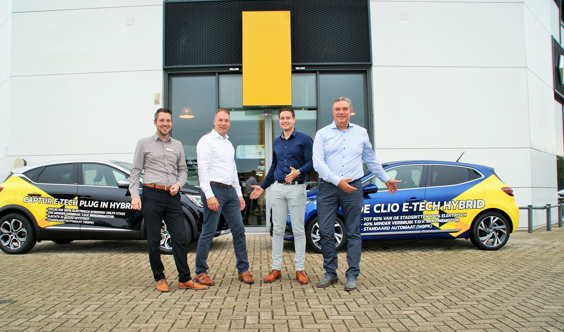 Het verkoopteam van Zeeuw & Zeeuw Renault Delft, vlnr Ferdi van der Gaag, Robert Schaap, Karim Abdalla en Patrick Dekkers.