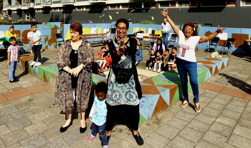 Gerda, Aïsha en Tilly zijn meer dan trots op de succesvolle aftrap van PoptaKids in Action (Foto: Koos Bommelé)