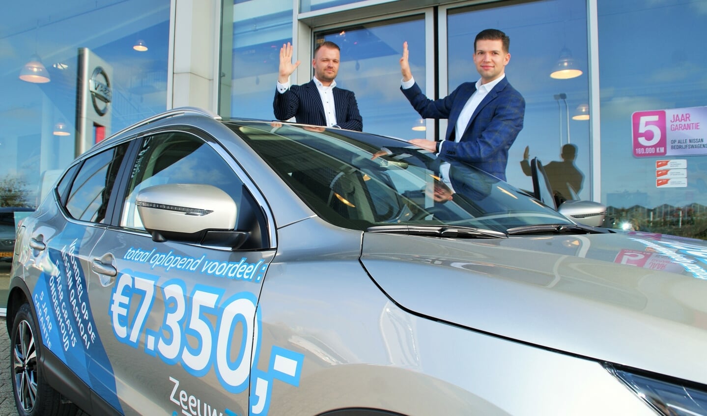 Vestigingsmanager Yannick Rietveld (links) en verkoper Lennart
Klienbannink, ook klaar voor de High 5 Deals met jou als klant! (foto: ML)