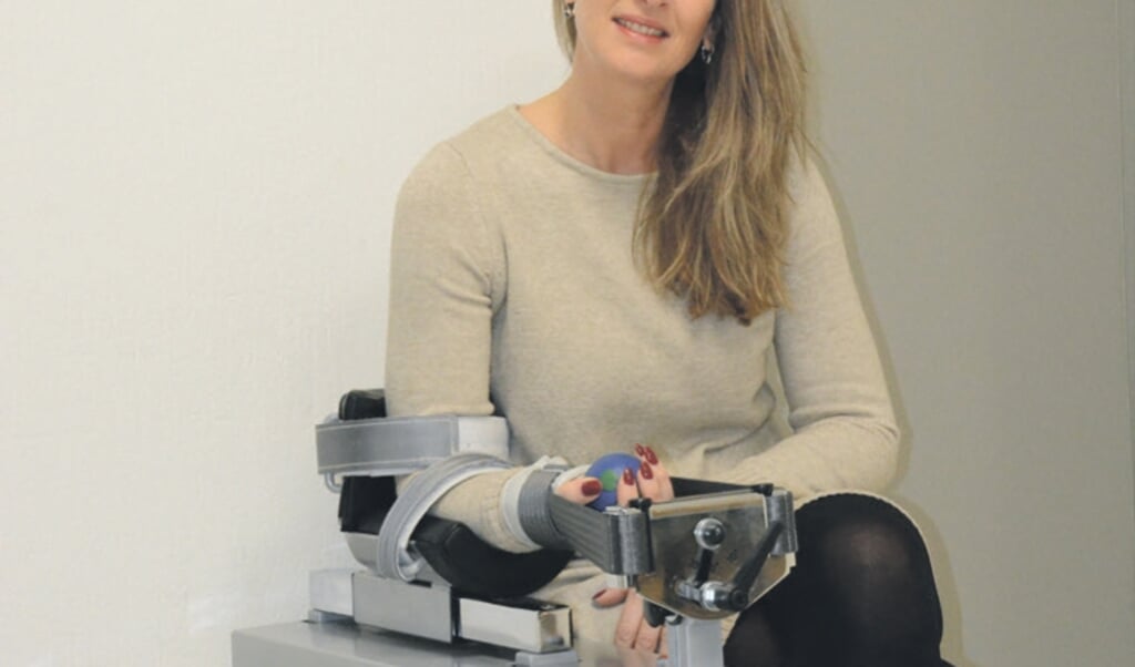 Ingeborg Beuzel bij het Phystrac-apparaat, waarmee al sinds 2011 uitstekende resultaten worden geboekt