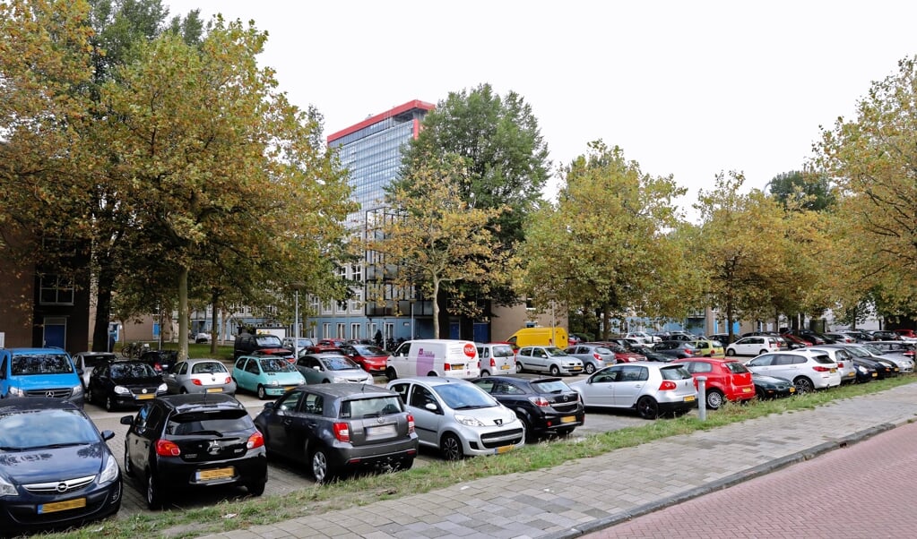 Op de parkeerplaats tussen de Balthasar van der Polweg en de Korvezeestraat zal binnenkort BalPol4 worden gebouwd (Foto: Koos Bommelé)