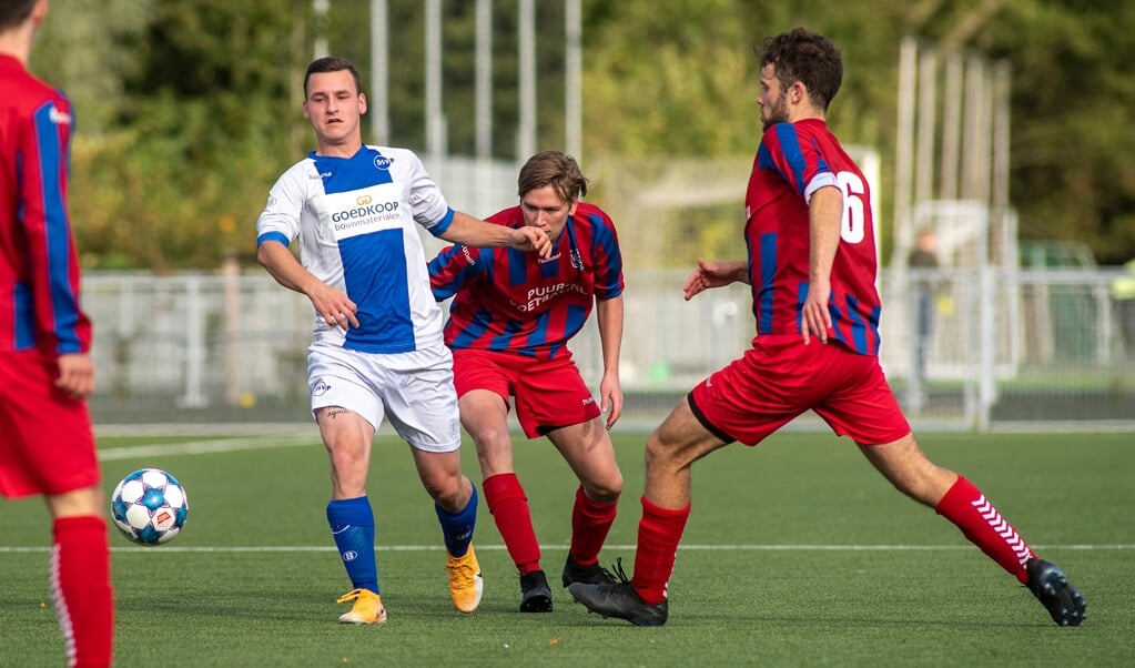 Dylan de Haan is bezig aan zijn derde -maar hopelijk eerste volledige- seizoen bij DSVP en heeft zijn draai helemaal gevonden. "Ik hoop dit seizoen met mijn werklust en goals belangrijk te zijn voor het elftal. (foto: Roel van Dorsten)