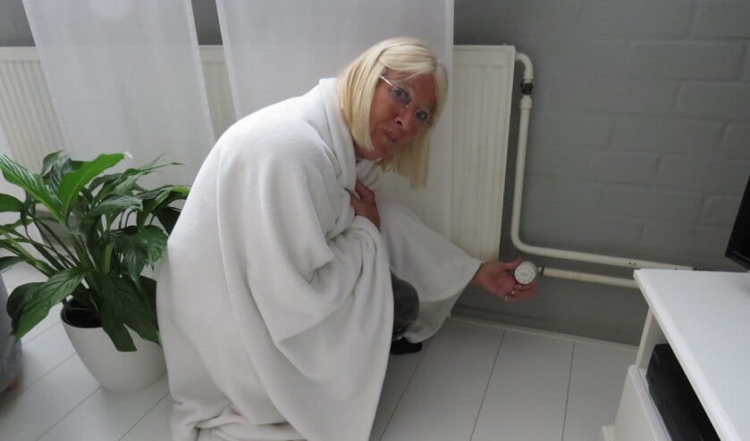 <p>Hanneke Soek ervaart al tien jaar problemen met de verwarming in haar huis op het Oostblok</p>