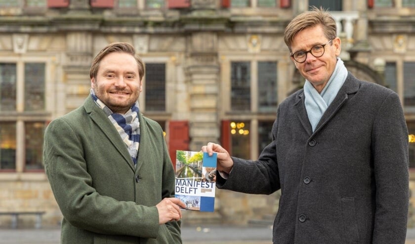 <p>Wethouder Vollebregt en Wolter Smit (Foto: Martien de Man)</p>