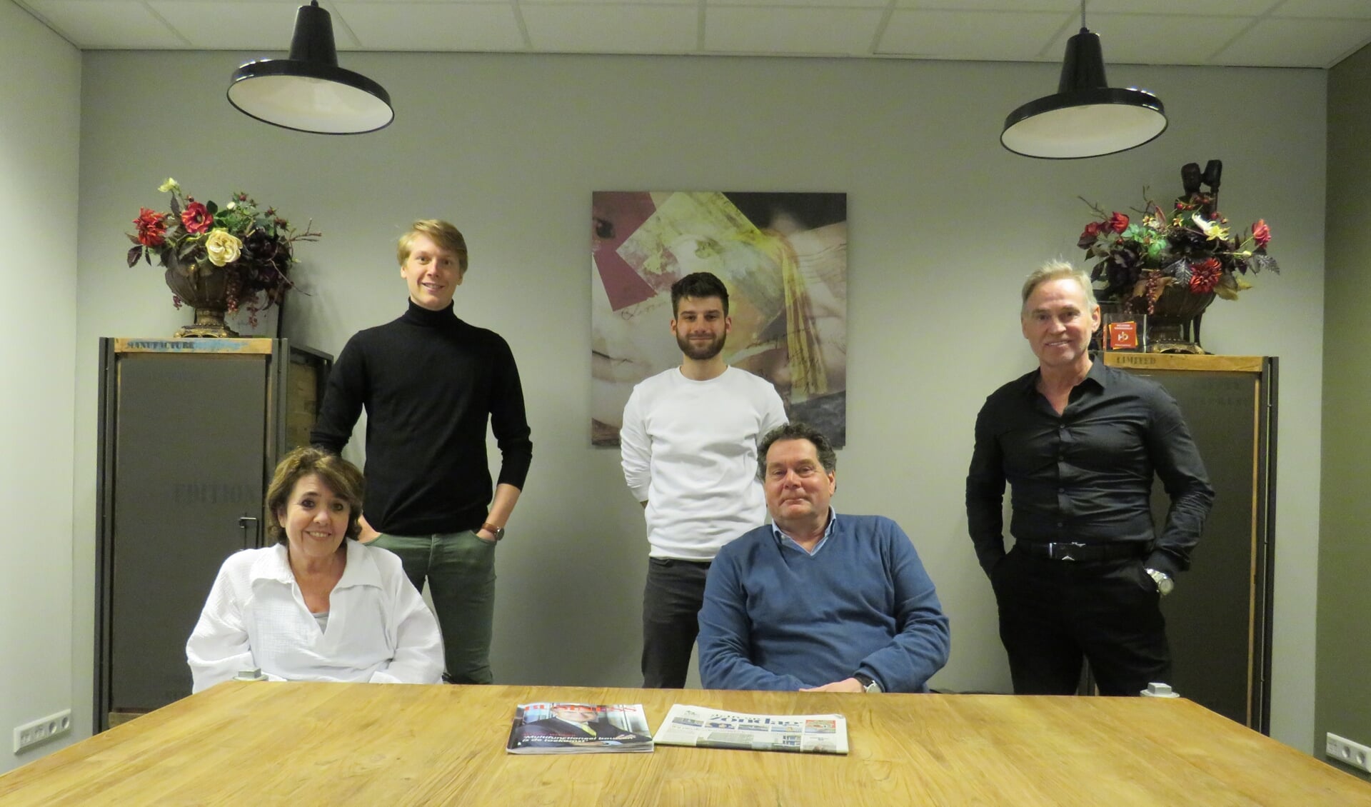 Media-adviseurs Hanneke Klok, Bas Jansen, Justin Buringa en Leo Rontberg gaan samenwerken met Rob Truijens (blauwe trui) 