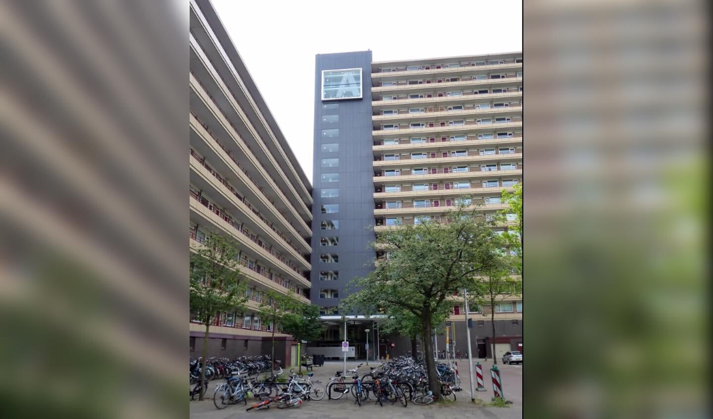 Arthur van Schendelplein, gevelrenovatie met nieuwe hoofdentree van flatgebouw 