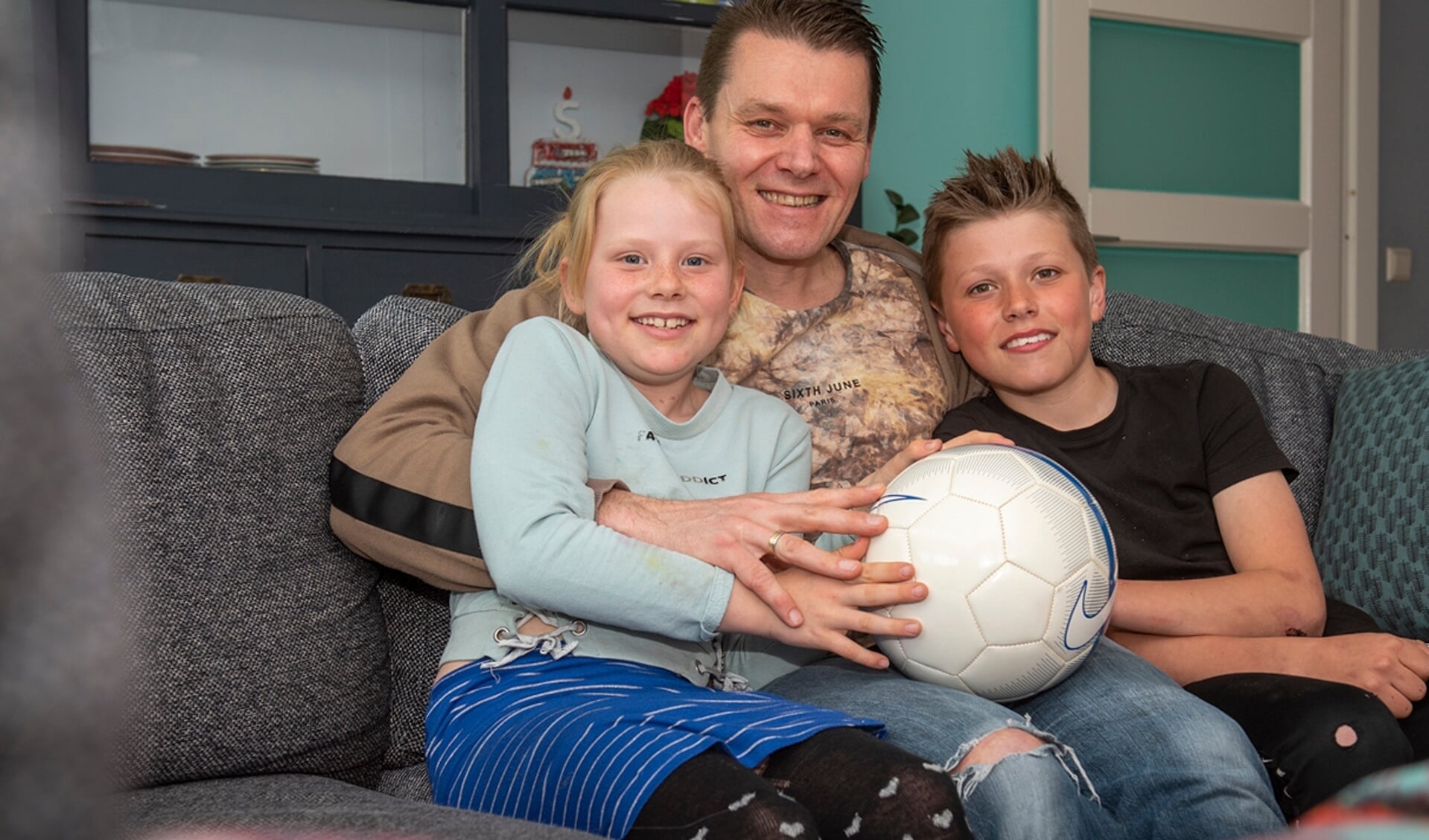 Michel van der Vlist, op de foto met dochter Jess en zoon Jim, werd na zijn carrière nog lang door tal van clubs gebeld. (foto: Roel van Dorsten)