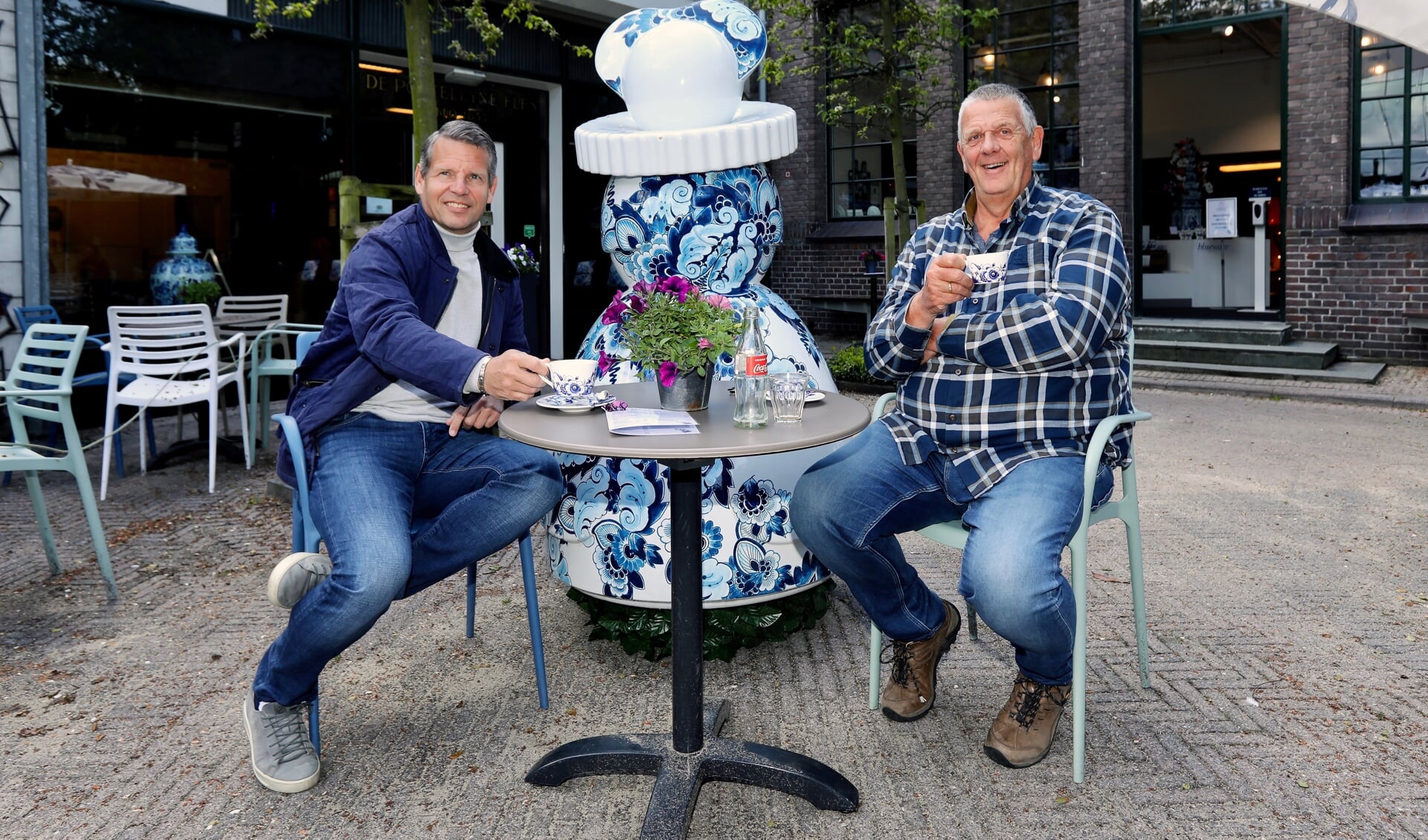 Erwin Stoelinga en Bram Stoop willen graag een bakkie met jou doen (Foto: Koos Bommelé)
