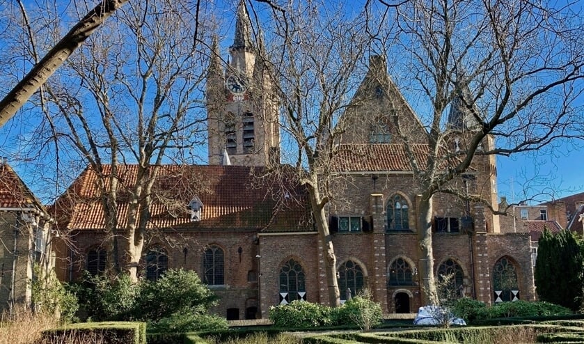 <p>Het Museum Prinsenhof vanuit de tuin.</p>