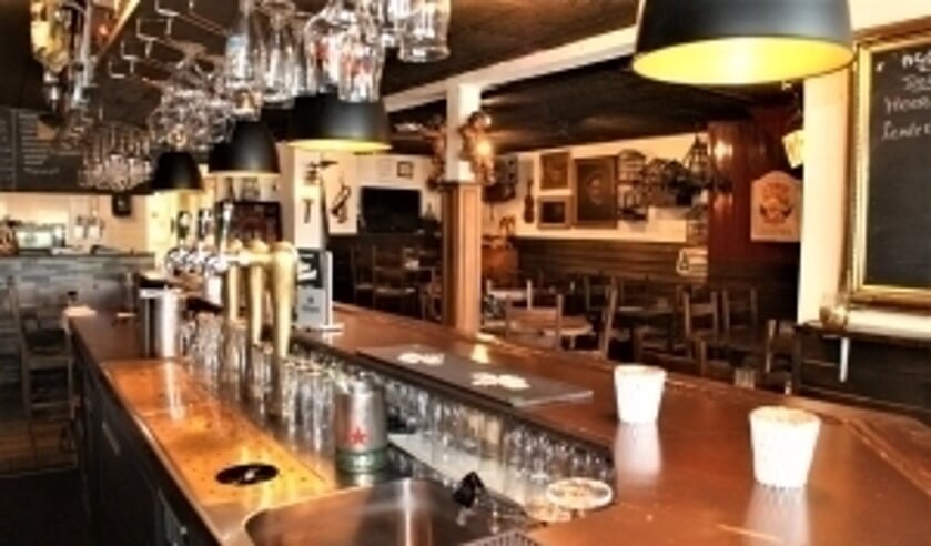 <p>Al jarenlang komen mensen hier om gezellig een drankje te drinken aan de bar of op het terras </p>