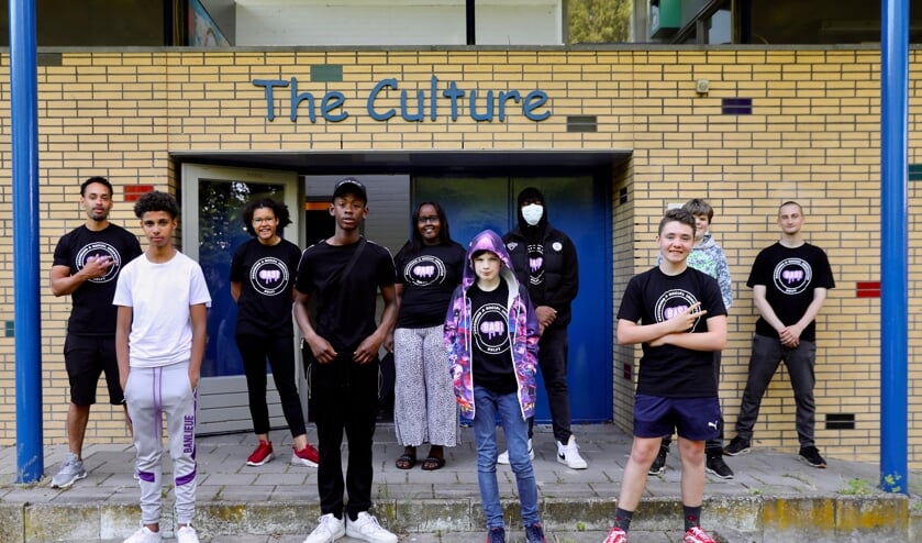 <p>Een bijeenkomst van Basi bij jongerencentrum The Culture in Buitenhof. (Foto: Koos Bommelé)</p>