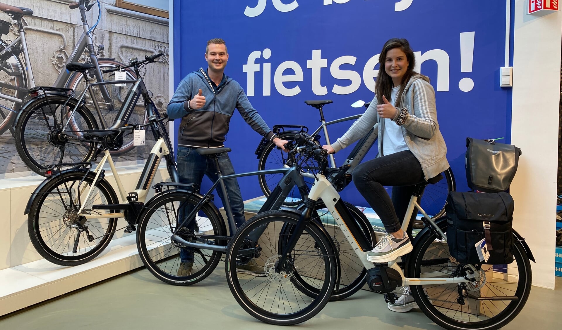 Olaf (l) en Britt Karlas heten u graag welkom in de fietsenwinkel aan het Bartokpad. (Foto: PR) 