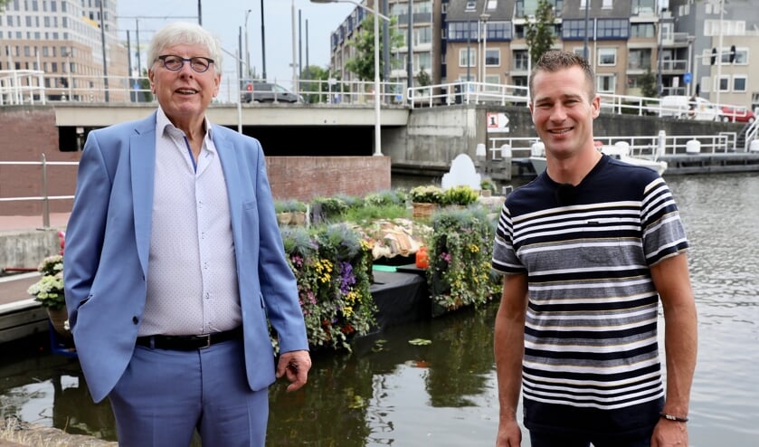 <p>Leo Quack gaat zich komend jaar weer sterk maken voor een prachtige Delftse inzending bij het Varend Corso. Misschien kan Ivo Putman van De Grote Tuinverbouwing hem hierbij helpen. (foto: Koos Bommelé)</p>