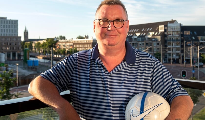 Ton de Rover kijkt met veel plezier terug op zijn voetbaltijd: 'Bij alle Delftse clubs waar ik gespeeld heb was het erg gezellig.' (foto: Roel van Dorsten)