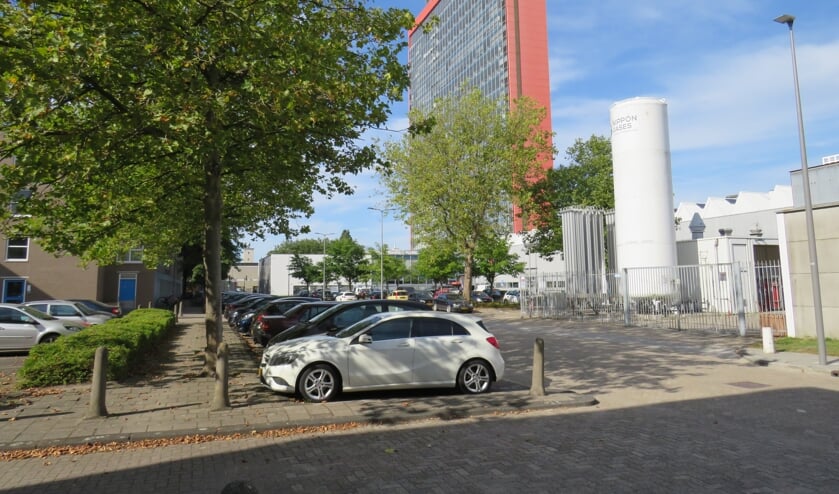 <p>De TU Delft wil ruim 2500 parkeerplaatsen op eigen terrein aan de openbaarheid onttrekken (Foto: Sara Tholenaars)</p>