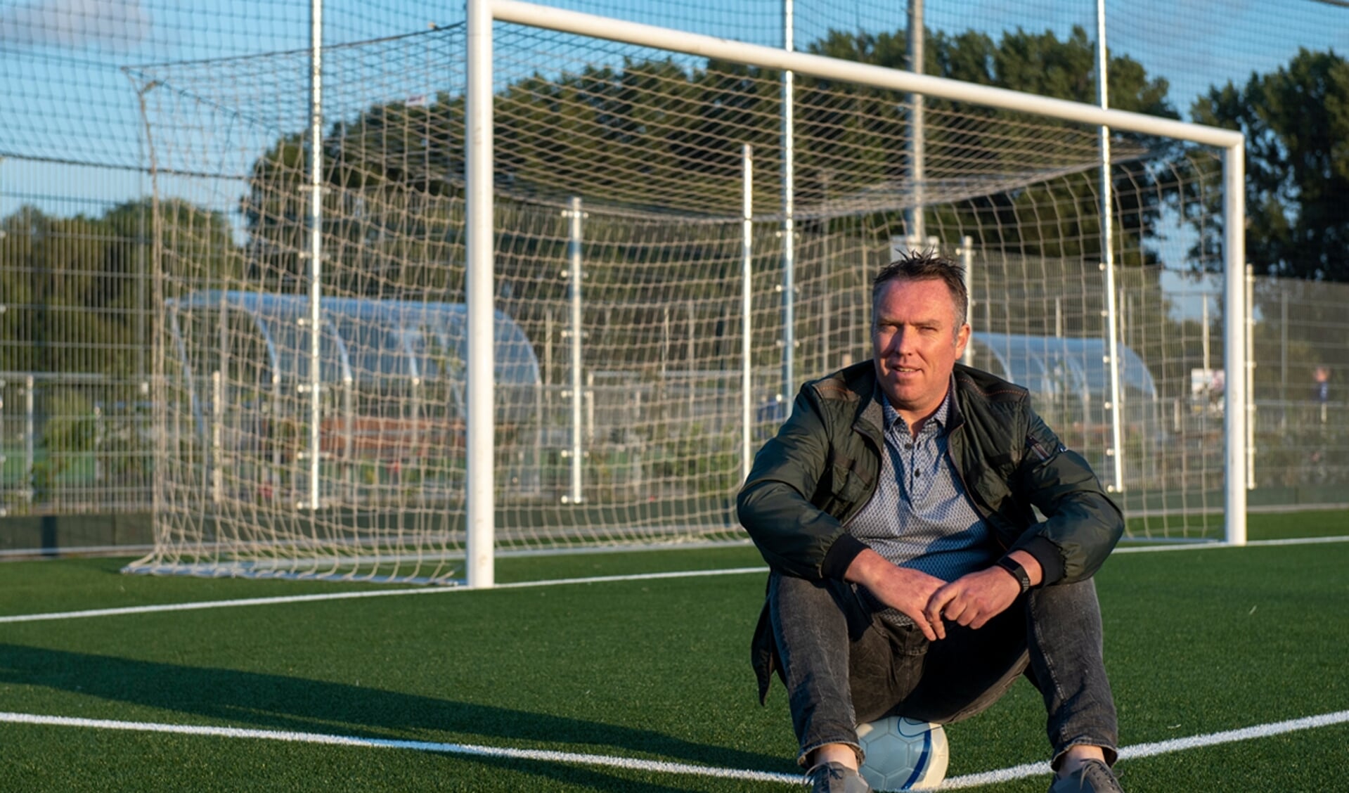 Eric Treling is als medewerker Voetbalontwikkeling bij de KNVB nog dagelijks met voetbal bezig. (foto: Roel van Dorsten)