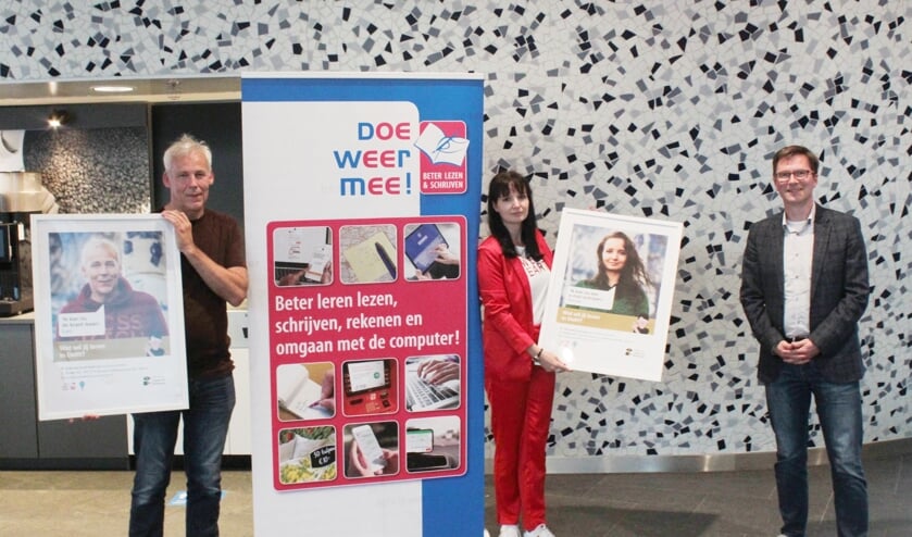 Taalambassadeurs Leo en Nicole met wethouder Stephan Brandligt (Foto: PR ROC Mondriaan)