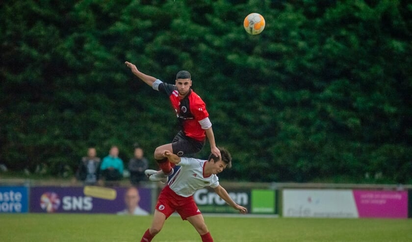 <p>Roel van Dorsten staat zelf liever achter dan voor de camera en laat anderen schitteren op zijn foto's. Zo ook tijdens de laatste finale van de Delftse Beloftencompetitie van 2019 tussen Laakkwartier en RKDEO. (foto: Roel van Dorsten)</p>