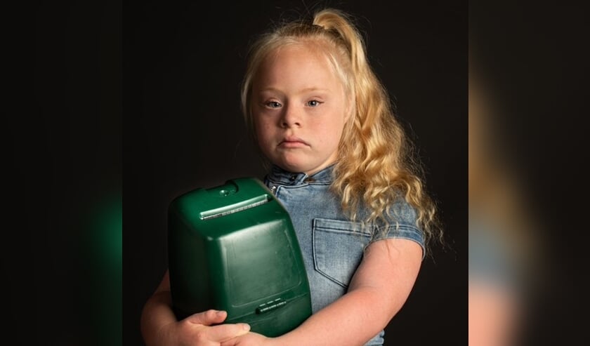 <p>Romy met de collectebus</p>