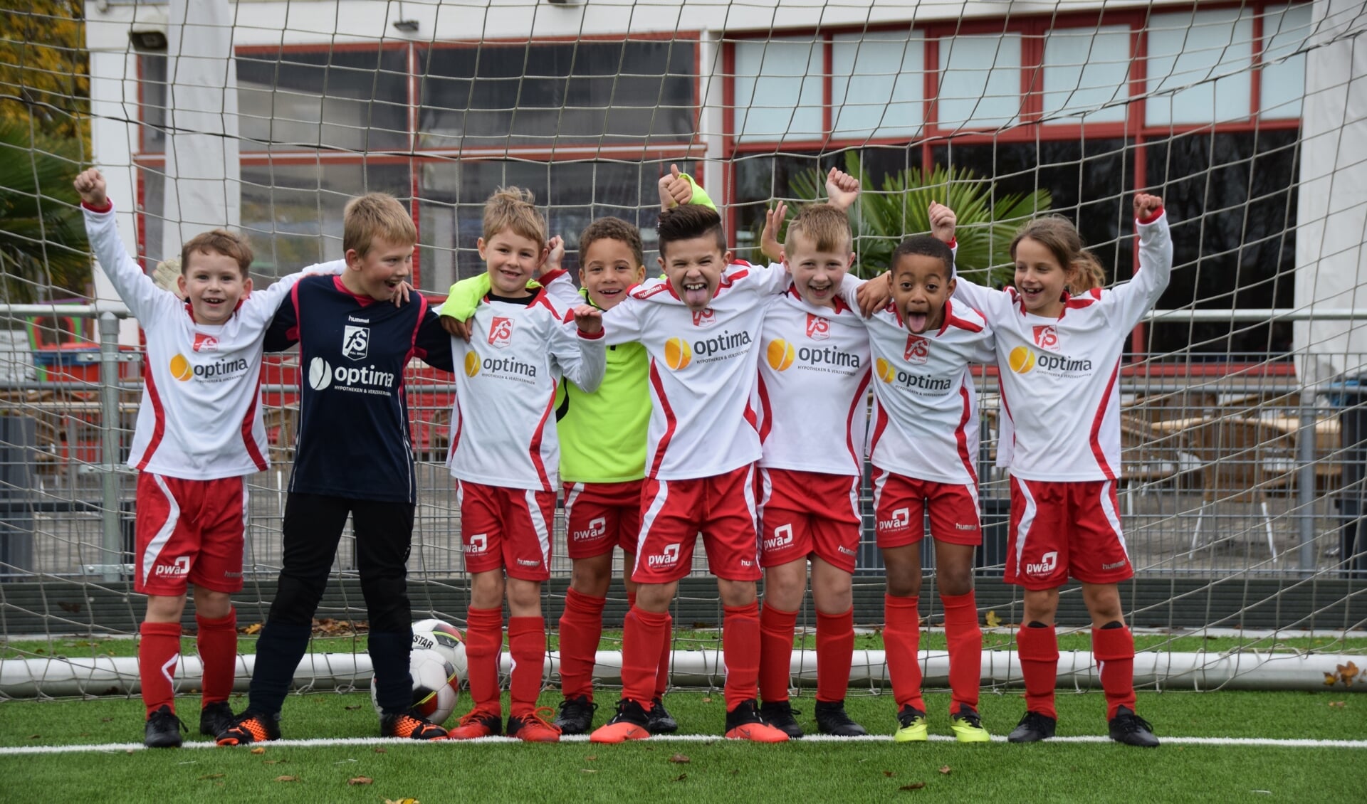 Jeugdleden van voetbalvereniging Full Speed (Foto: Daniël Hoogendoorn)