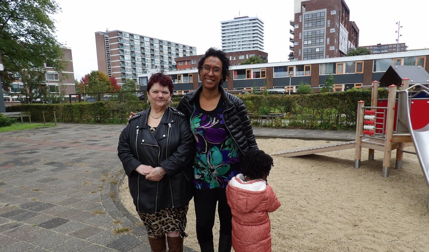 Buurvrouwen Aïsha en Gerda zijn samen actief in Poptakids in Action (Foto: Rianne Dekker)