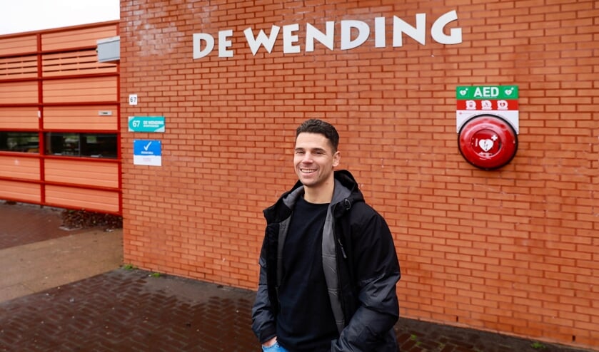 Coördinator Floris bij wijkcentrum De Wending (Foto: Koos Bommelé)