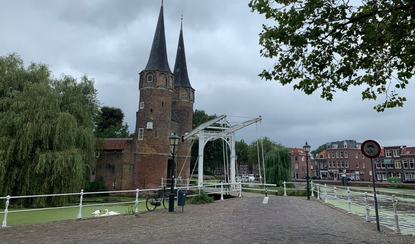 <p>De Kleine Oostpoortbrug is, samen met de Oostpoort, &eacute;&eacute;n van de meest gefotografeerde objecten in Delft en een icoon in de historische binnenstad. (Foto: Maurice Simons)</p>  