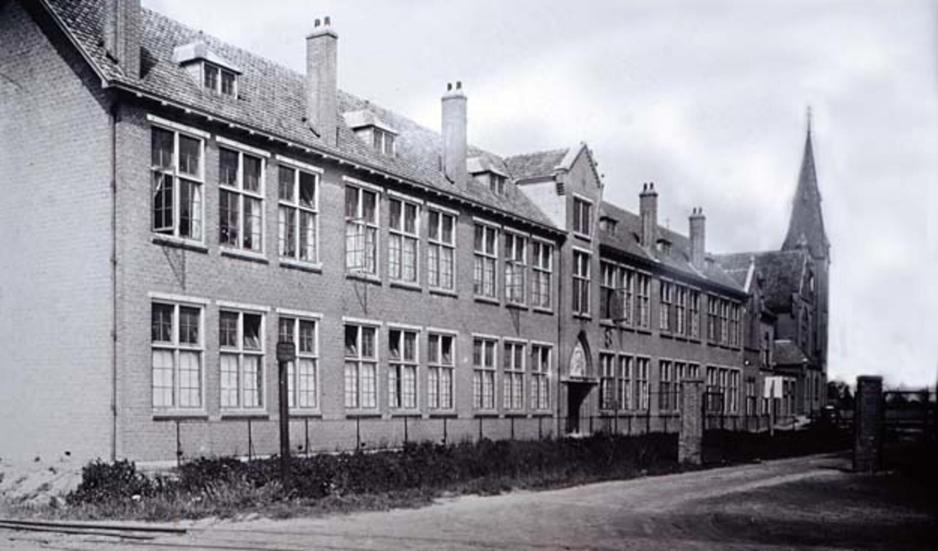 De Mariaschool aan de huidige Schoolstraat (foto uit 1922)