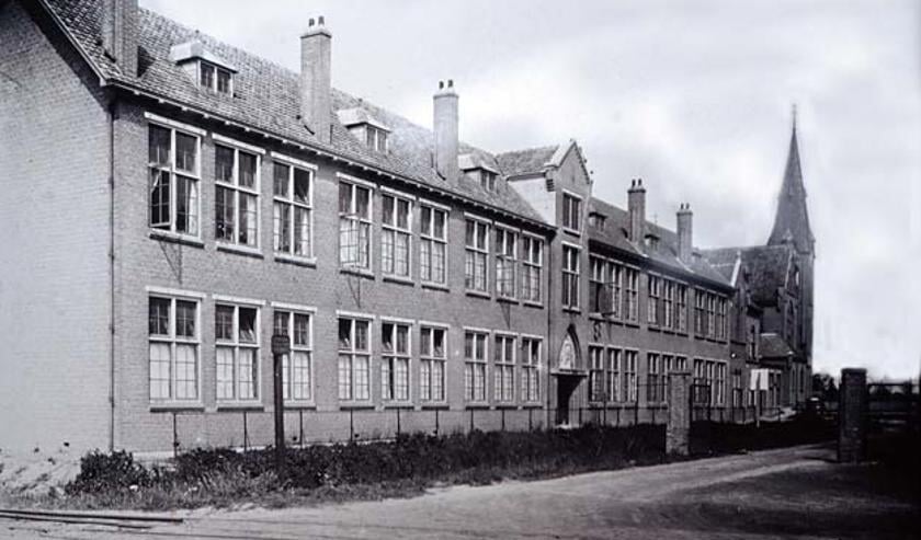 De Mariaschool aan de huidige Schoolstraat (foto uit 1922)  