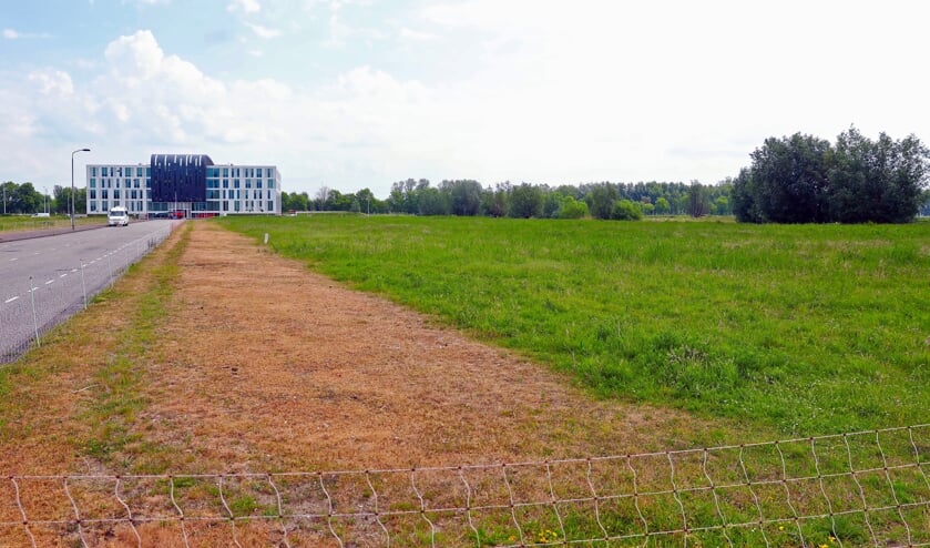 Het terrein ligt ten zuiden van de Heertjeslaan op het zuidelijke deel van de campus en is op dit moment niet in gebruik (Foto: Koos Bommelé)