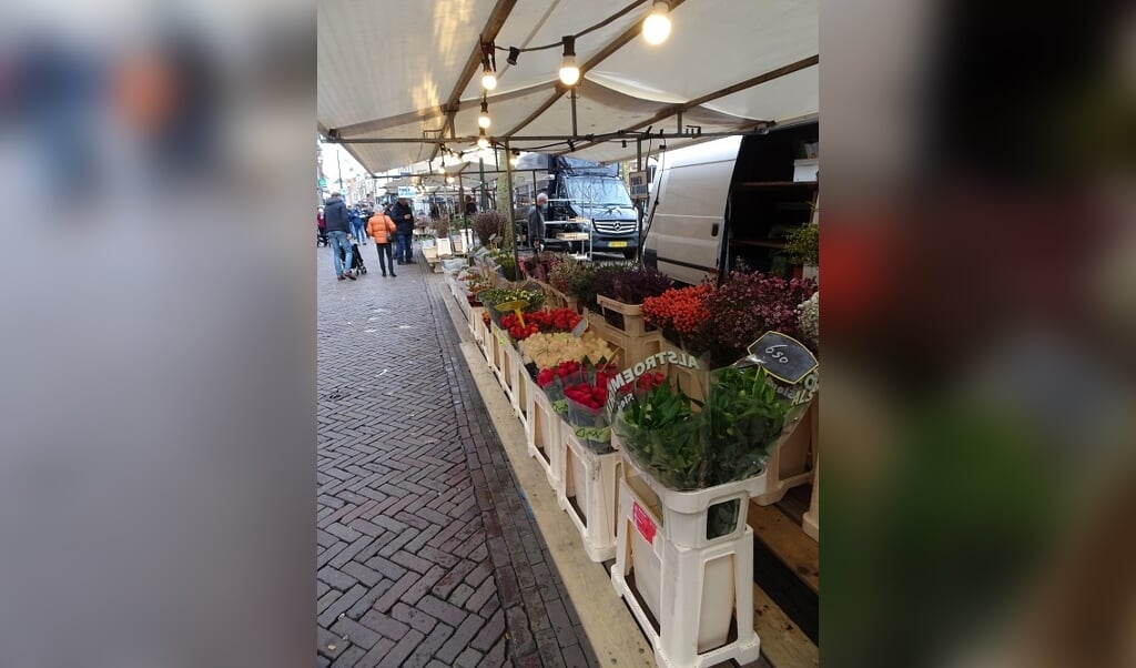 Bloemenmarkt aan de Brabantse Turfmarkt (Foto en tekst: J.W. Stolk)