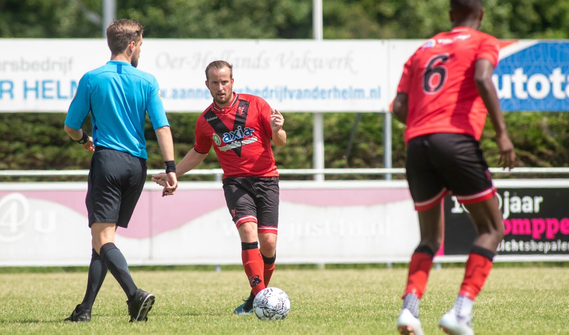 Mitchell Gronsveld beleeft zijn mooiste seizoen in de selectie van Vitesse Delft en maakte zaterdagmiddag een belangrijke goal. 