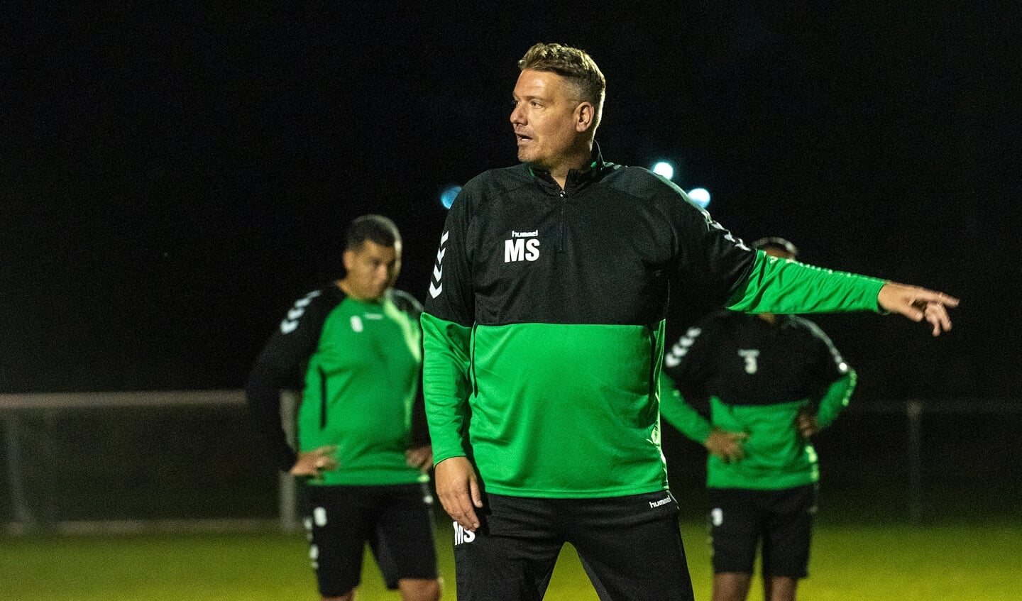 Martin Schouten ziet, gesteund door Richard Middelkoop, in d.v.v. Delft een prachtige uitdaging om zijn carrière als hoofdtrainer na zeven jaar weer nieuw leven in te blazen. (foto: Roel van Dorsten)