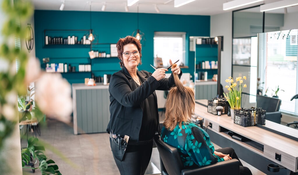 Bij Renske kun je terecht voor een veelvoud van haarbehandelingen. (Alyssa van Heyst Fotografie)