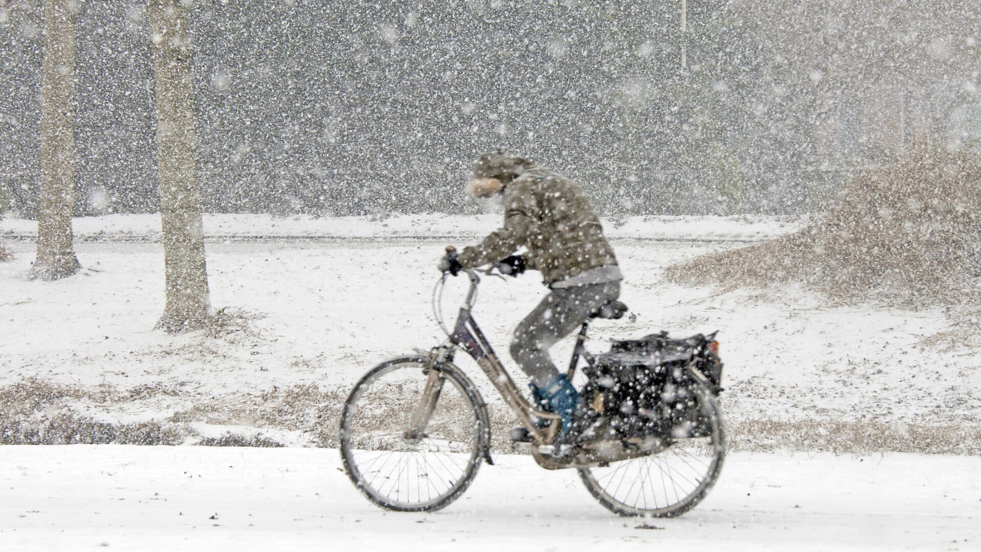 Delft is voorbereid op sneeuw en gladheid. Gladheidbestrijders staan klaar om wegen en fietspaden te bestrooien. 