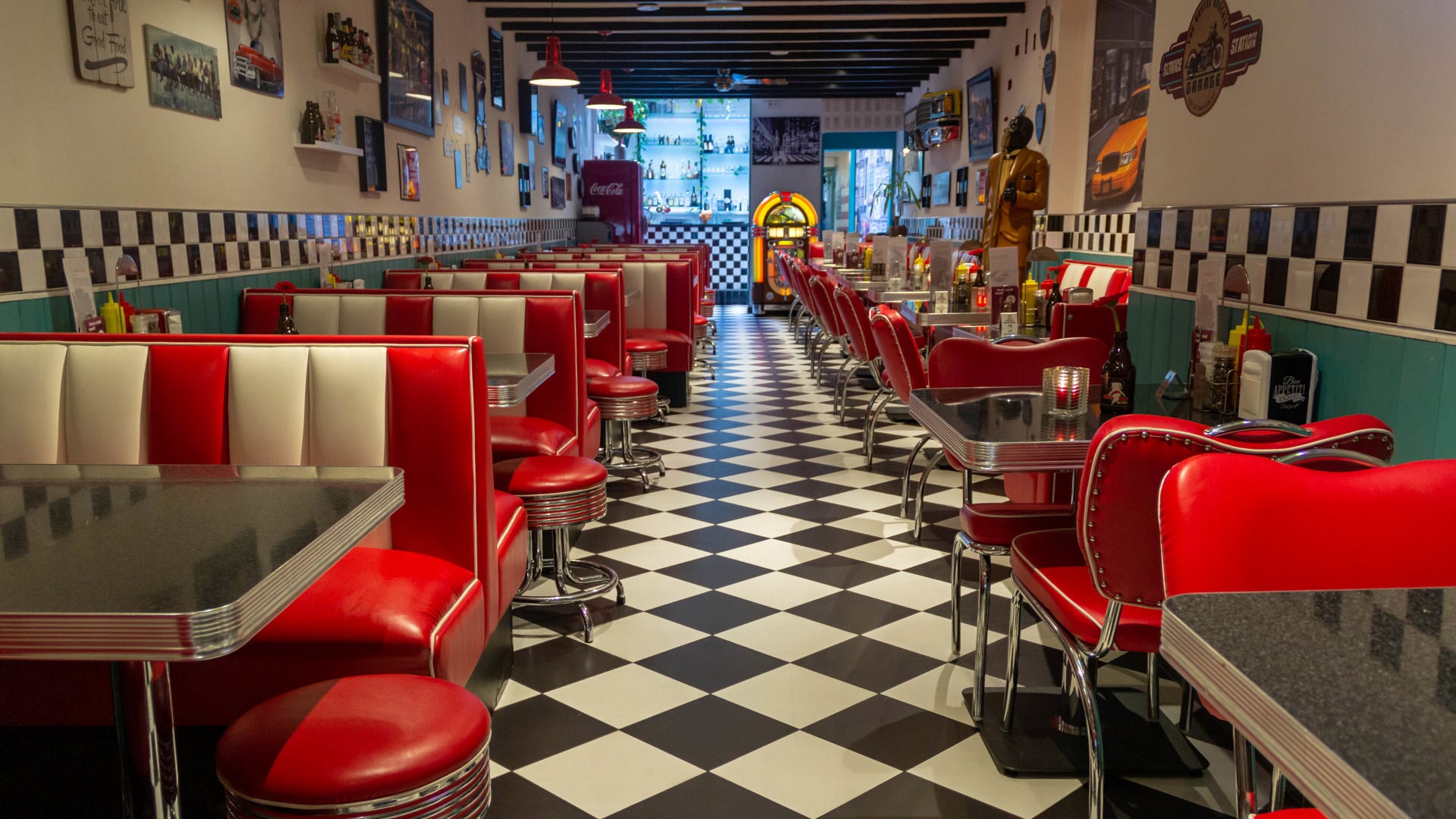 Bij American Steakhouse Betty Boop kunt u genieten van smaakvolle gerechten in een Amerikaanse setting. 