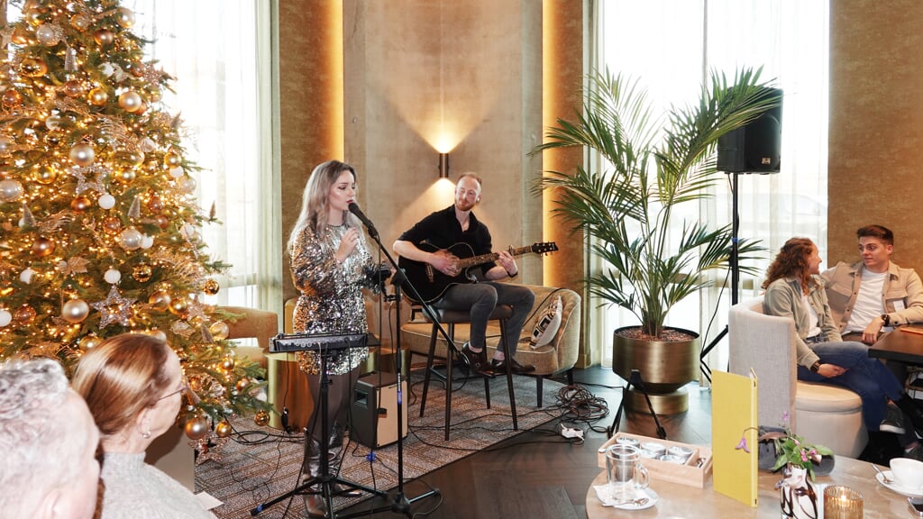 Cheryl Mostert en Wesley Vermeer tijdens het Mini Concert