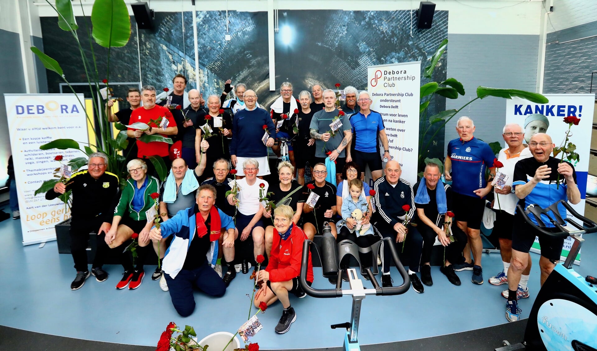 De deelnemers van het 'Spinning voor Debora' (Foto: Koos Bommelé)