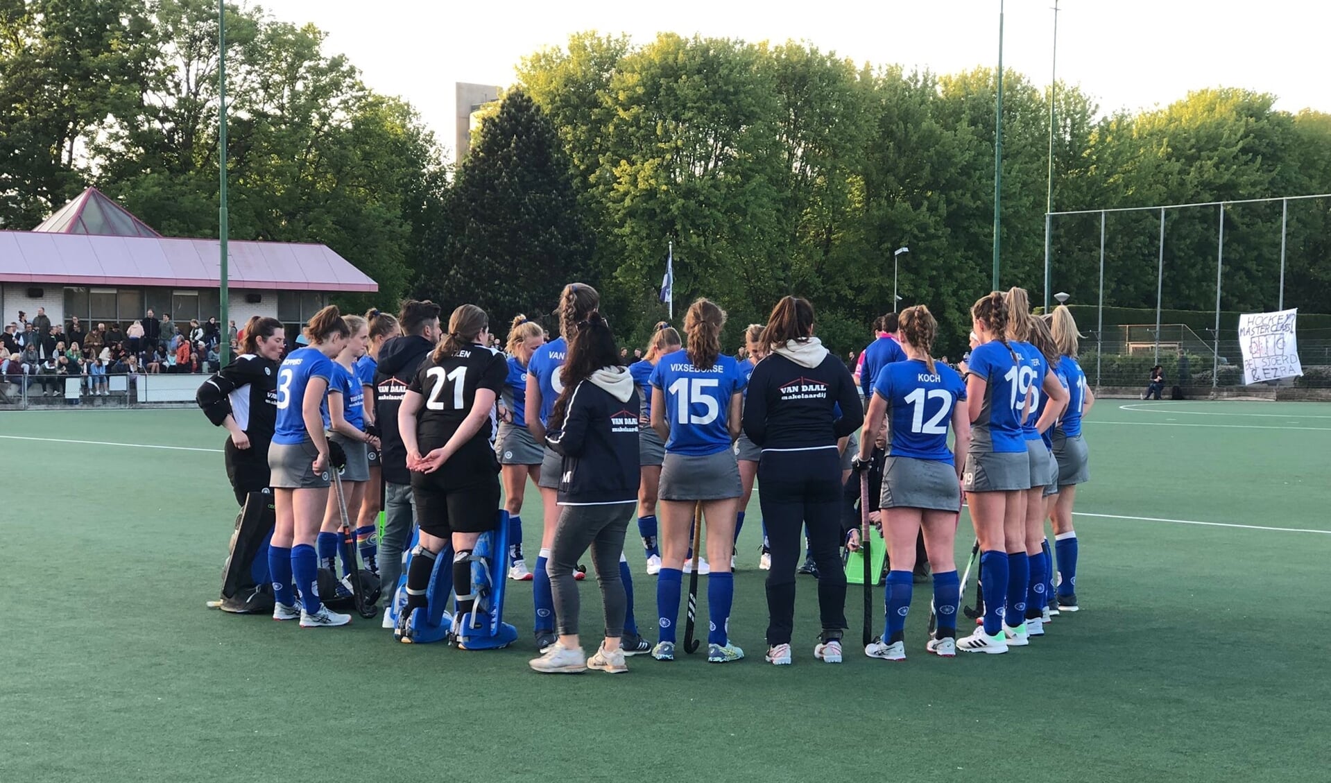 De dames van Ring Pass verloren de eerste play-off wedstrijd ongelukkig met 0-1 van Schaerweijde, waardoor er zaterdag gewonnen moet worden om zicht te houden op de Promotieklasse.  