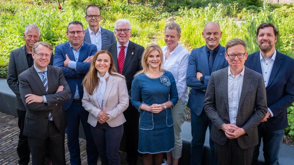 De opstellers van het akkoord: BBB, VVD, CDA/CU-SGP, Natuurterreinen, Ongebouwd, JA21 en BVNL (Foto: Bart van Vliet)
