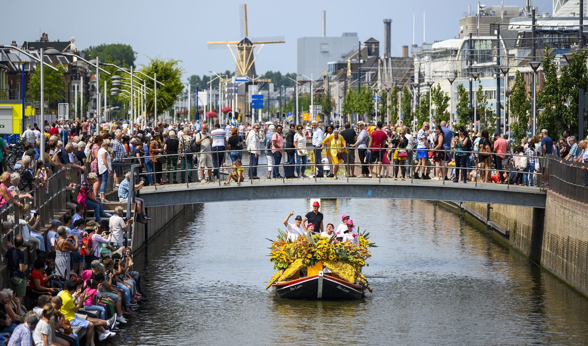Aanstaande zondag 25 juni zullen de boten van het Varend Corso in Delft en omgeving te bewonderen zijn! (Foto: Foto: ARNAUD ROELOFSZ) 